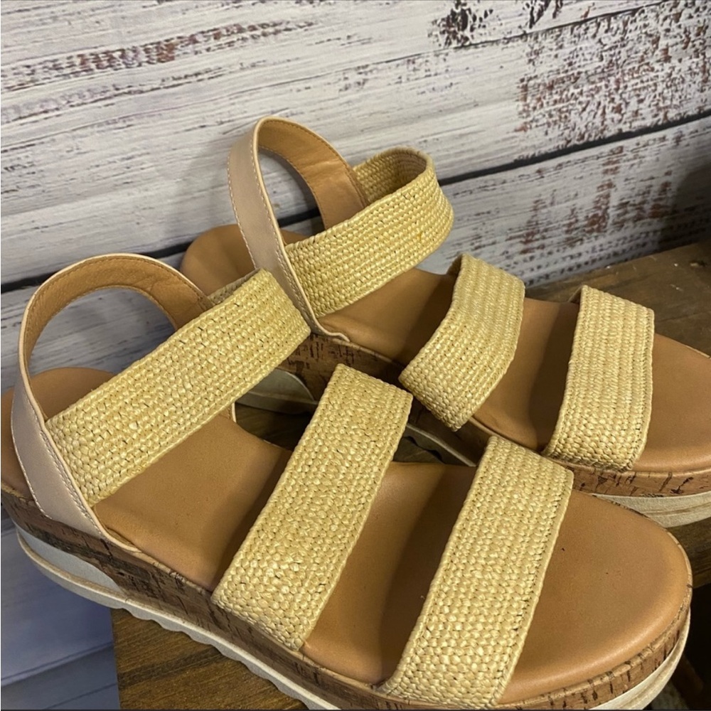 Universal Thread Tan Platform Double Strap Sandal… - image 2